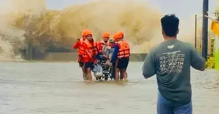 টাইফুনের ক্ষতি থেকে ওঠার আগেই ঘূর্ণিঝড়ের কবলে ফিলিপিন্স